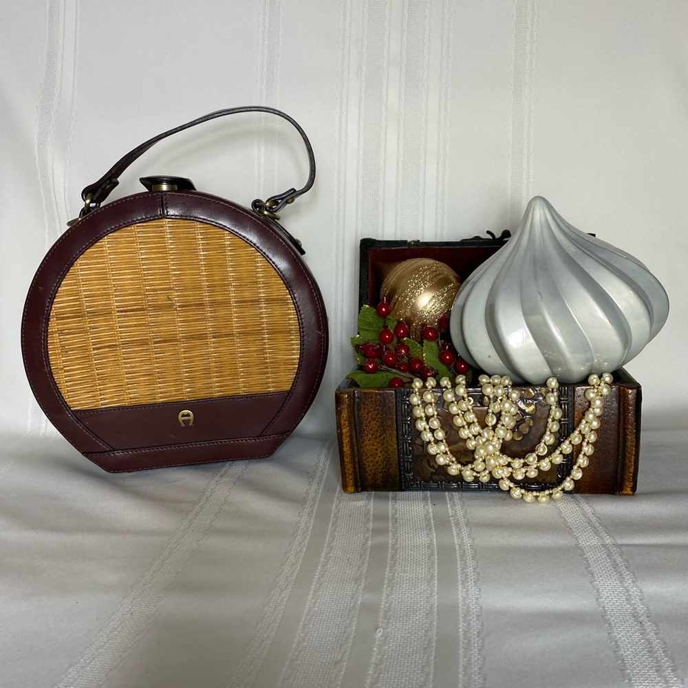 Etienne Aigner burgundy round handbag Genuine leather trim and natural rattan
